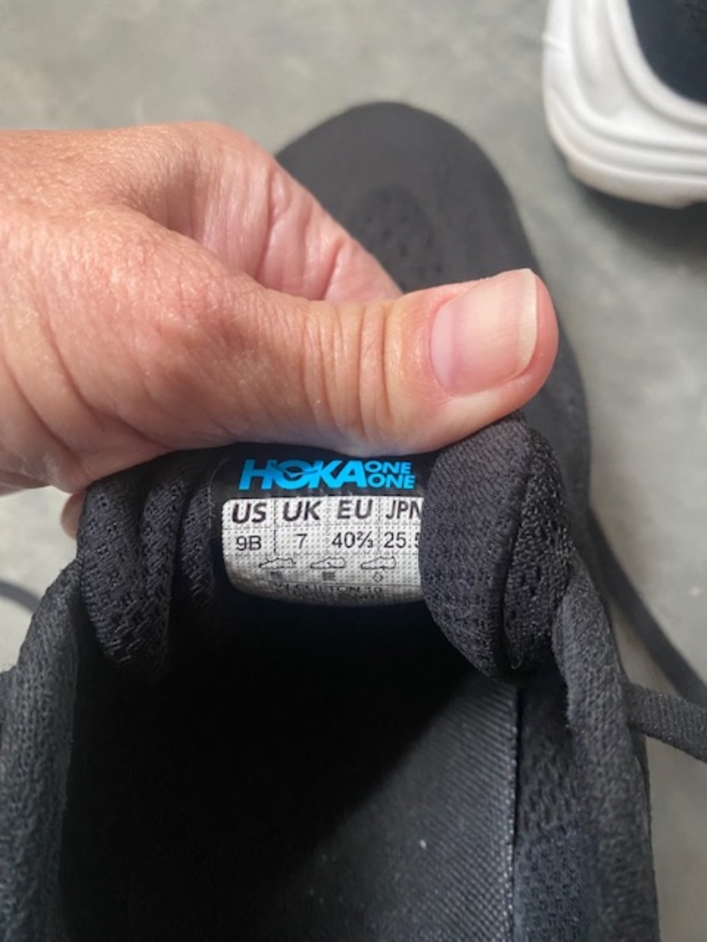 Hoka Black And White Clifton 10 Running Sneakers Size 9 - Picture 11 of 11
